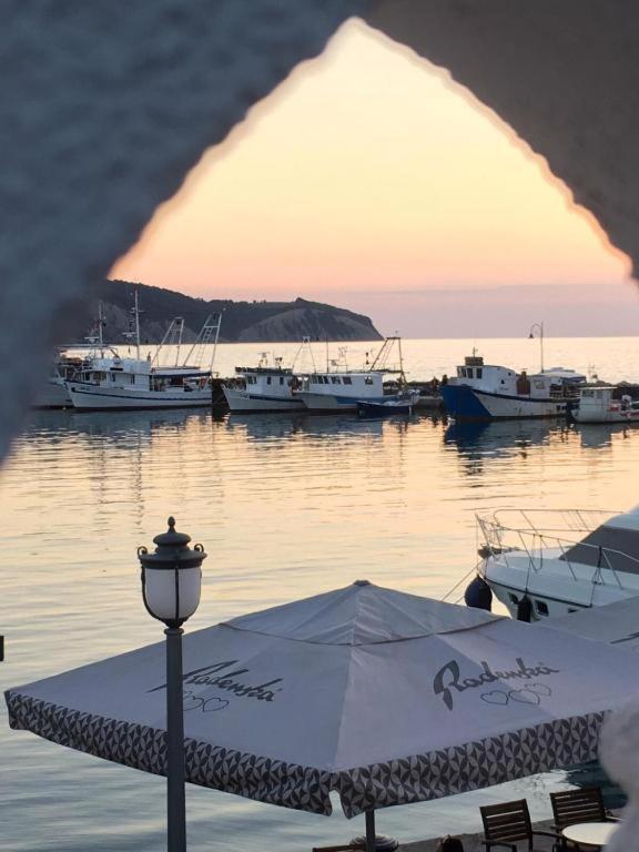 First Row To The Sea - Maremi Izola Apartment Terrace 外观 照片